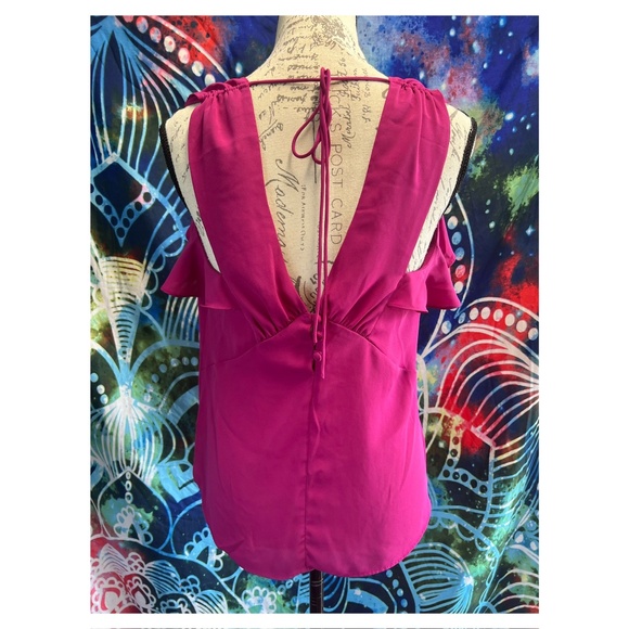 Express Sleeveless Blouse - Picture 2 of 2